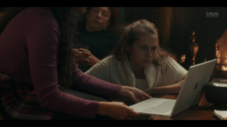 Microsoft Surface Laptop in A Discovery of Witches S03E02 (4)