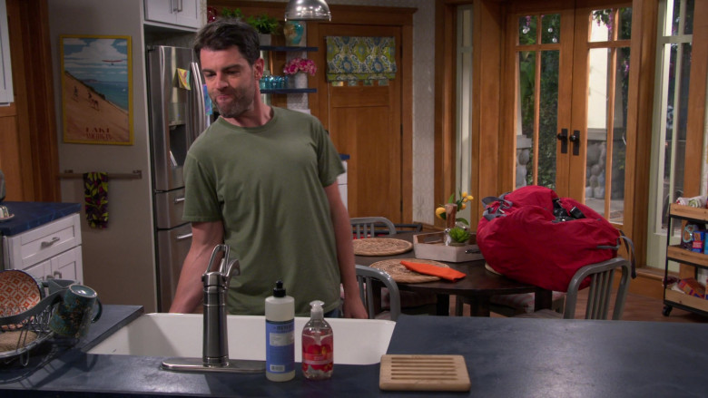Mrs. Meyer's Clean Day Liquid Hand Soap in The Neighborhood S04E12 Welcome to the Big One (2022)