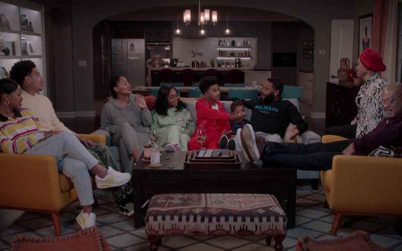 Nike Air Max 90 Women's White-Yellow Sneakers in Black-ish S08E01 That's What Friends Are For (2022)
