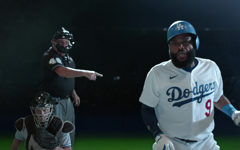 Nike Baseball Tops in Black-ish S08E02 The Natural (1)
