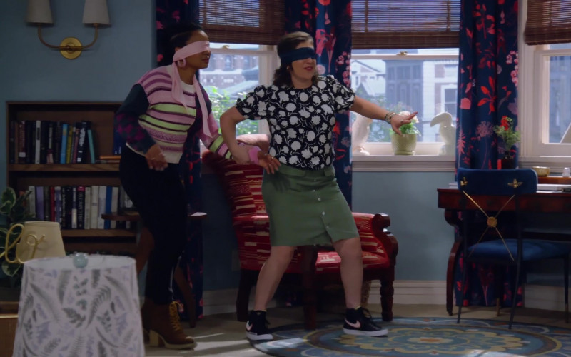 Nike Blazer Mid ’77 HiTop Black Sneakers Worn by Mayim Bialik in Call Me Kat S02E03 Call Me A Sporty Giant 2022 (1)