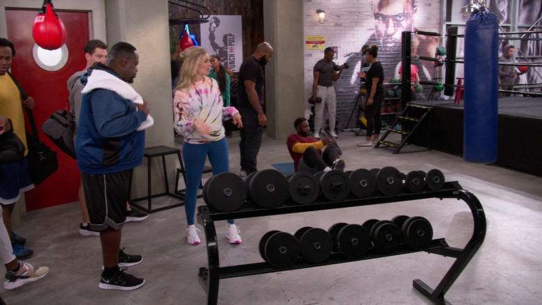 Nike Men's Sneakers of Cedric the Entertainer as Calvin Butler in The Neighborhood S04E11 Welcome to the Knockout (2022)