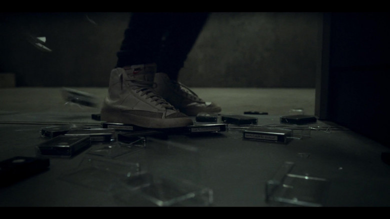 Nike Men's Sneakers of Mamoudou Athie as Dan Turner in Archive 81 S01E06 The Circle (2022)