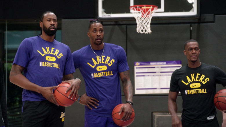 Nike NBA Lakers T-Shirts in Black-ish S08E04 Hoop Dreams (2)