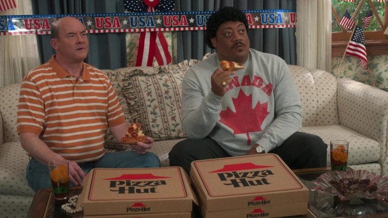 Pizza Hut Pizzas in The Goldbergs S09E12 The Kissing Bandits 2022 (2)