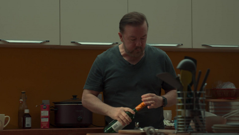 Ritz Crackers of Ricky Gervais as Tony Johnson in After Life S03E02 (2022)