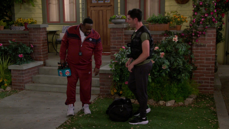 Sergio Tacchini Tracksuit of Cedric the Entertainer as Calvin Butler in The Neighborhood S04E11 Welcome to the Knockout (2)