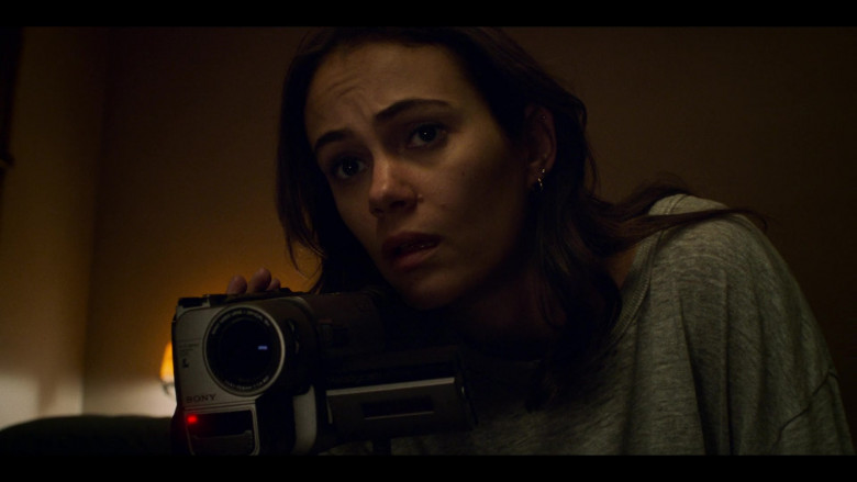 Sony Camcorder of Dina Shihabi as Melody Pendras in Archive 81 S01E01 Mystery Signals (2)