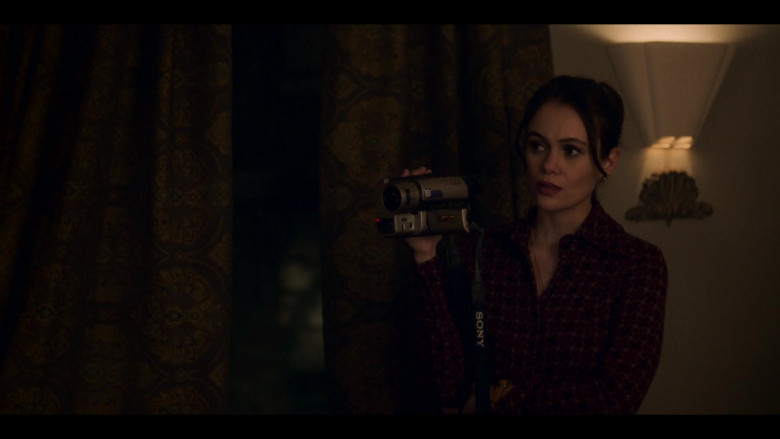 Sony Handycam Camcorder Used by Dina Shihabi as Melody Pendras in Archive 81 S01E04 Spirit Receivers (3)