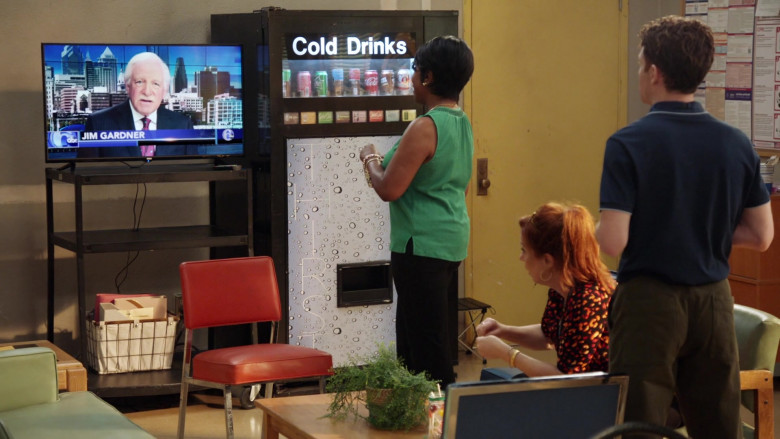 Sprite, Coca-Cola and Diet Coke Drinks in Abbott Elementary S01E02 Light Bulb (2022)