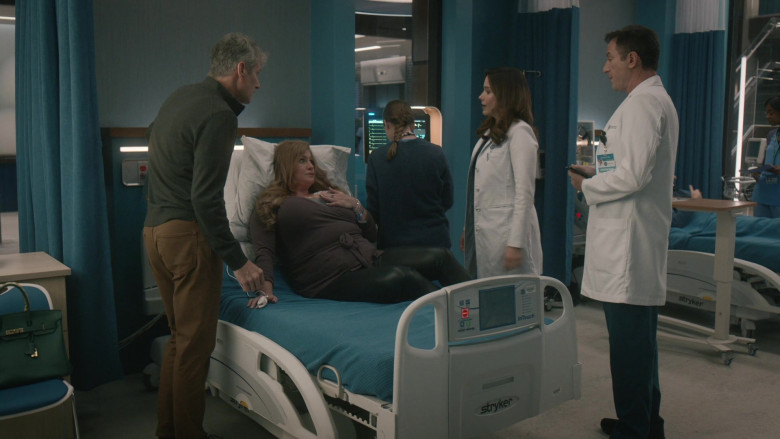 Stryker InTouch Critical Care Bed in Good Sam S01E03 Butt of the Joke (2022)