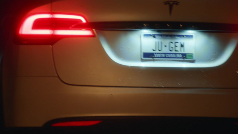 Tesla Model X White Car of Edi Patterson as Judy Gemstone in The Righteous Gemstones S02E02 After I Leave, Savage Wolves Will Come 2022 (1)