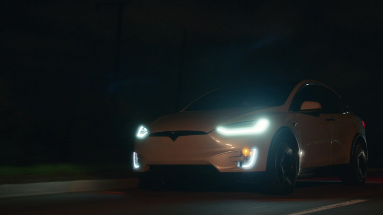 Tesla Model X White Car of Edi Patterson as Judy Gemstone in The Righteous Gemstones S02E02 After I Leave, Savage Wolves Will Come 2022 (2)