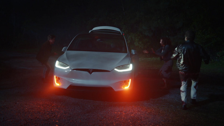 Tesla Model X White Car of Edi Patterson as Judy Gemstone in The Righteous Gemstones S02E02 After I Leave, Savage Wolves Will Come 2022 (4)