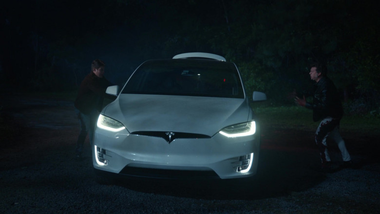 Tesla Model X White Car of Edi Patterson as Judy Gemstone in The Righteous Gemstones S02E02 After I Leave, Savage Wolves Will Come 2022 (5)