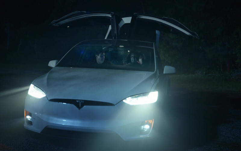 Tesla Model X White Car of Edi Patterson as Judy Gemstone in The Righteous Gemstones S02E02 After I Leave, Savage Wolves Will Come 2022 (7)