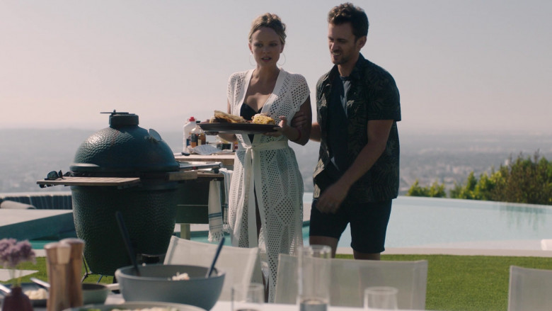 The Big Green Egg kamado-style ceramic charcoal barbecue cooker in This Is Us S06E03 (2)
