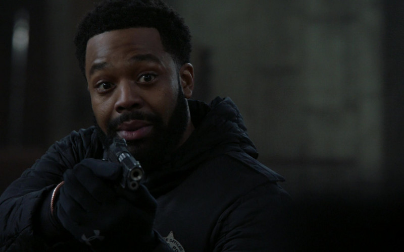 Under Armour Gloves of LaRoyce Hawkins as Kevin Atwater in Chicago P.D. S09E11 Lies (2)