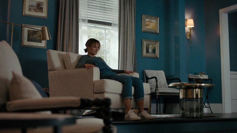 Veja Women’s Sneakers of Kristen Bell as Anna Whitaker in The Woman in the House Across the Street from the Girl in the Window S01E06 (2022)