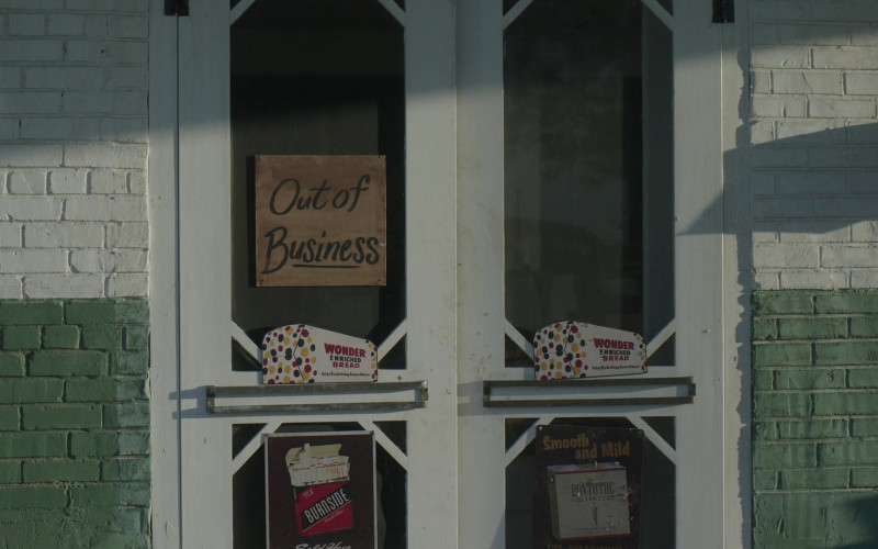 Wonder Bread Sign in Women of the Movement S01E06 The Last Word (2022)