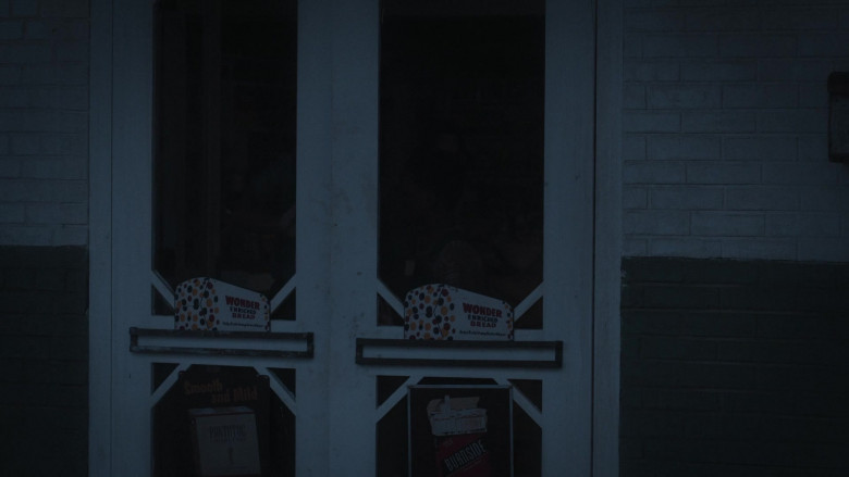 Wonder Bread Signs in Women of the Movement S01E01 Mother and Son (2022)