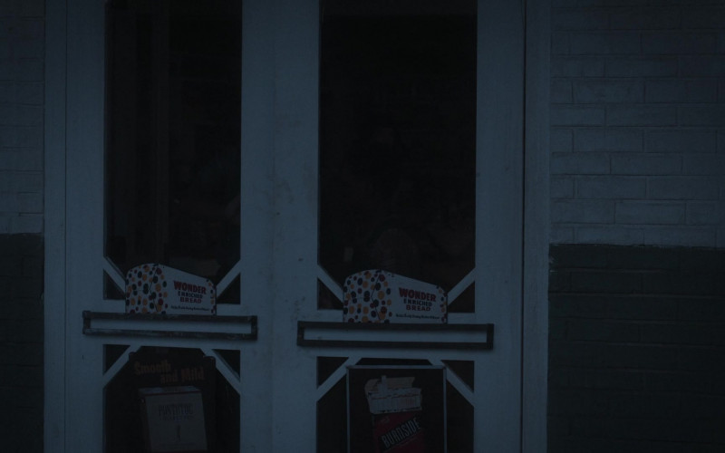 Wonder Bread Signs in Women of the Movement S01E01 "Mother and Son" (2022)