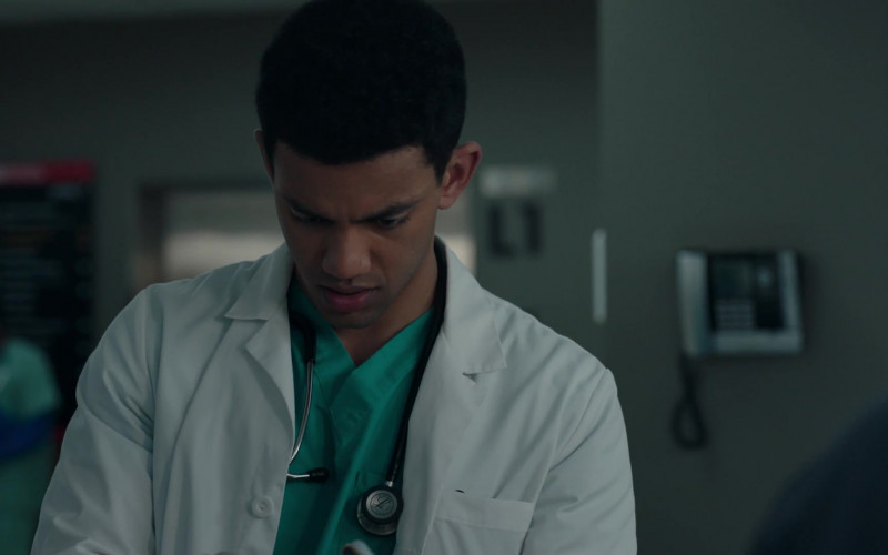 3M Littmann Stethoscopes in The Resident S05E13 Viral (1)