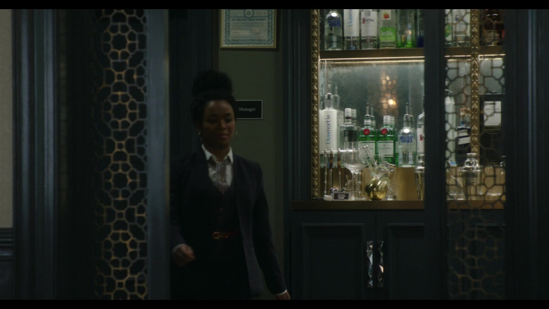 Absolut Vodka, Blue Marble, Ketel One, Tanqueray Gin Bottles in Inventing Anna S01E05 Check Out Time (2022)