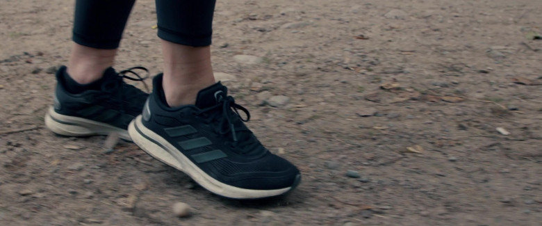 Adidas Supernova Shoes of Naomi Watts as Amy Carr in The Desperate Hour (2)