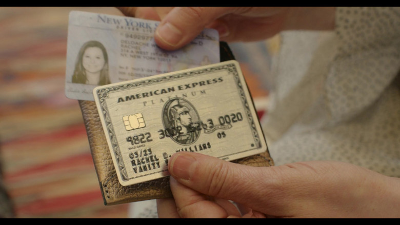 American Express Platinum Card in Inventing Anna S01E06 Friends in Low Places (1)