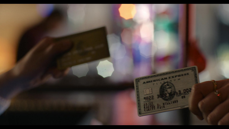 American Express Platinum Card in Inventing Anna S01E06 Friends in Low Places (2)