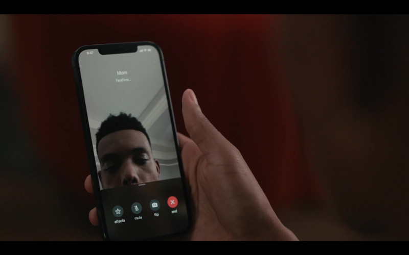 Apple FaceTime App in Bel-Air S01E05 PA to LA (2)