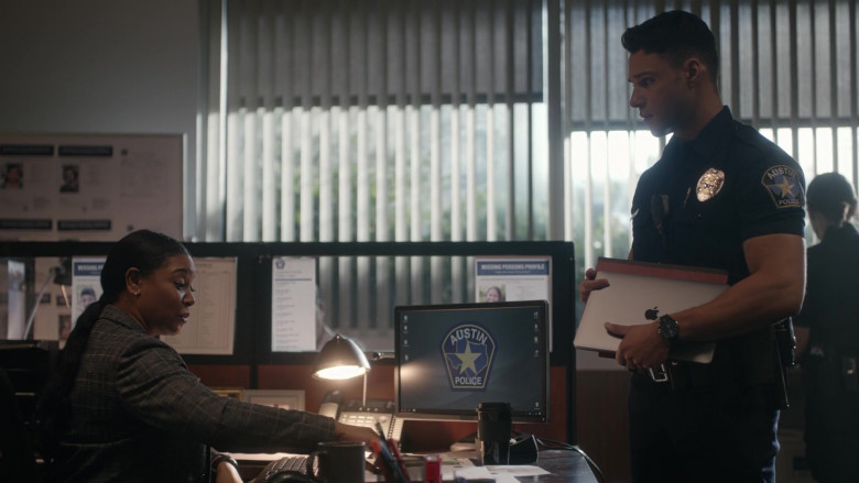 Apple MacBook Air Laptop of Rafael L. Silva as Carlos Reyes in 9-1-1 Lone Star S03E05 Child Care (2)