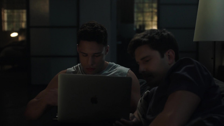 Apple MacBook Laptop Computers Used by Actors in 9-1-1 Lone Star S03E05 Child Care (2)