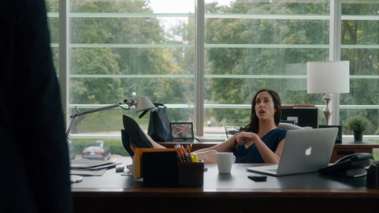 Apple MacBook Laptop Computers Used by Cast Members in Workin' Moms S06E06 Oh. Ohh. Ohhh. (2)