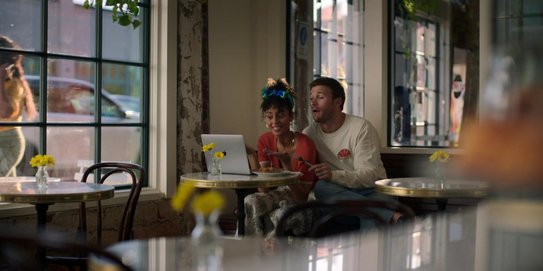 Apple MacBook Laptop Used by Clark Backo as Ginny and Scott Eastwood as Noah in I Want You Back (1)