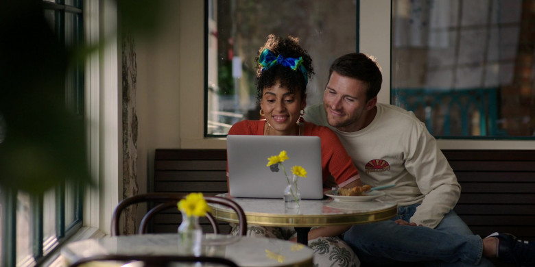 Apple MacBook Laptop Used by Clark Backo as Ginny and Scott Eastwood as Noah in I Want You Back (2)