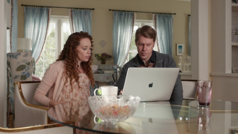 Apple MacBook Laptop Used by Valyn Hall as Tiffany Freeman and Tim Baltz as BJ in The Righteous Gemstones S02E07 And Infants Shall Rule Over Them (2022)