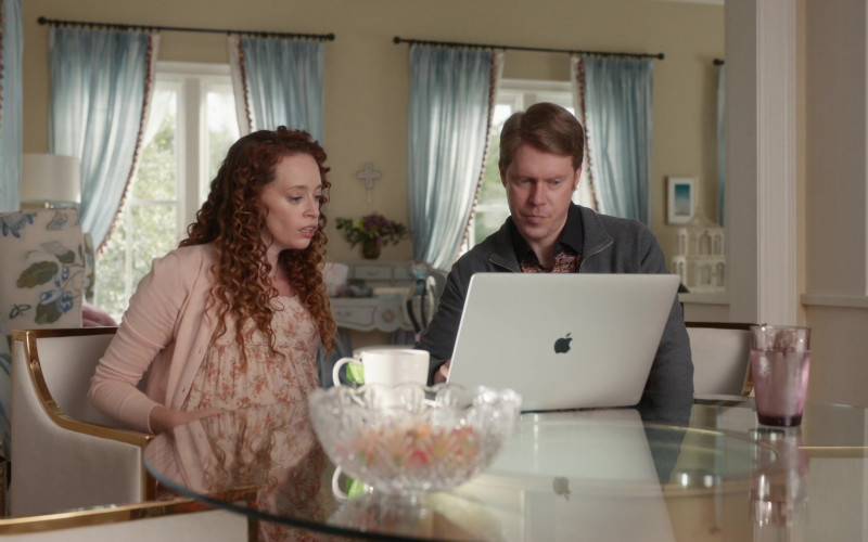 Apple MacBook Laptop Used by Valyn Hall as Tiffany Freeman and Tim Baltz as BJ in The Righteous Gemstones S02E07 A