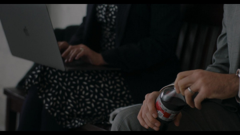 Apple MacBook Laptop and Diet Coke Soda in Inventing Anna S01E09 Dangerously Close (1)