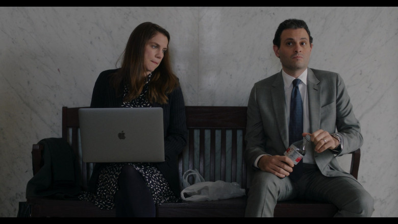 Apple MacBook Laptop and Diet Coke Soda in Inventing Anna S01E09 Dangerously Close (2)