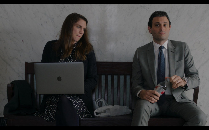 Apple MacBook Laptop and Diet Coke Soda in Inventing Anna S01E09 Dangerously Close (2)