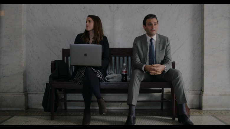 Apple MacBook Laptop and Diet Coke Soda in Inventing Anna S01E09 Dangerously Close (3)