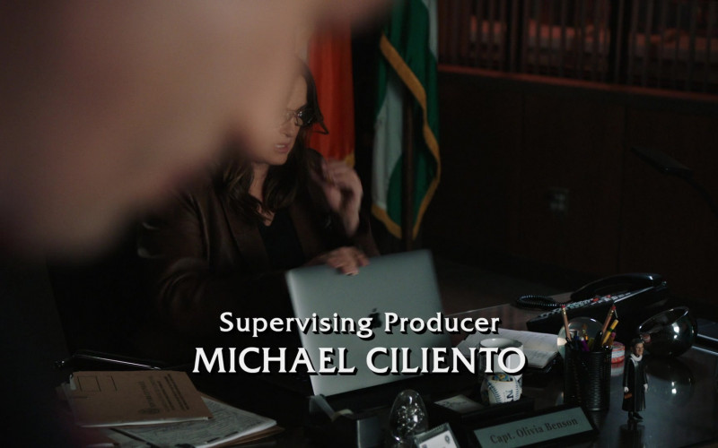 Apple MacBook Laptop in Law & Order Special Victims Unit S23E13 If I Knew Then What I Know Now (2022)