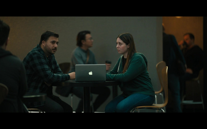 Apple MacBook Laptop in Super Pumped The Battle For Uber S01E01 Grow or Die (2022)