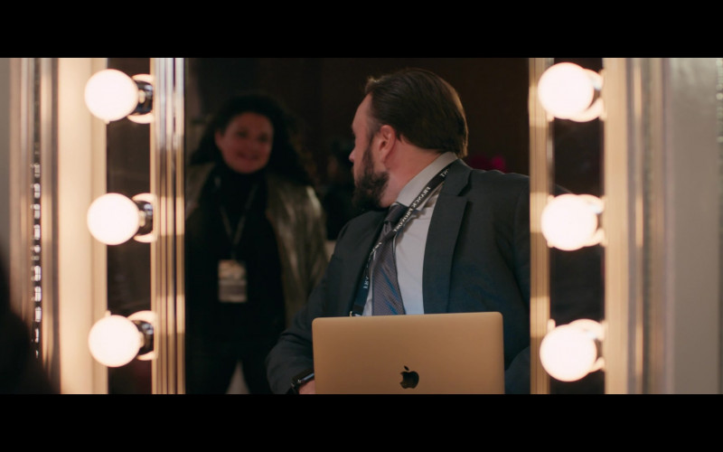Apple MacBook Laptop of John Bradley as Collin Calloway in Marry Me (2022)