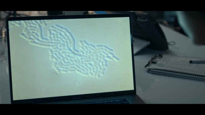 Apple MacBook Pro Laptop in Space Force S02E04 The Europa Project (2)