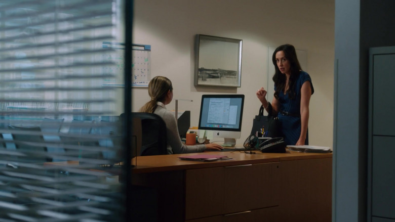 Apple iMac Computer in Workin' Moms S06E06 Oh. Ohh. Ohhh. (2022)