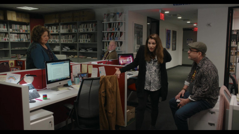 Apple iMac Computers in Inventing Anna S01E04 A Wolf in Chic Clothing (2)