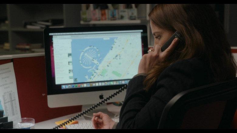 Apple iMac PC and Cisco Phone Used by Anna Chlumsky as Vivian in Inventing Anna S01E03 Two Birds, One Throne (2022)